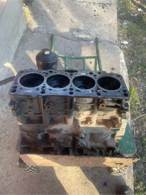 dezmembrez motor 1.9 tdi bxe 212 mii km plus piese interior jetta - imagine 3