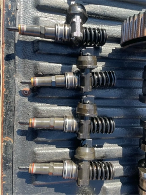 dezmembrez motor 1.9 tdi bxe 212 mii km plus piese interior jetta - imagine 10