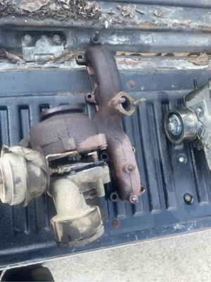 dezmembrez motor 1.9 tdi bxe 212 mii km plus piese interior jetta - imagine 7