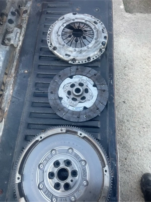 dezmembrez motor 1.9 tdi bxe 212 mii km plus piese interior jetta - imagine 2