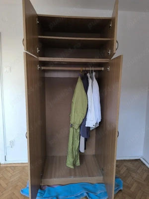 Vând două dulapuri identice