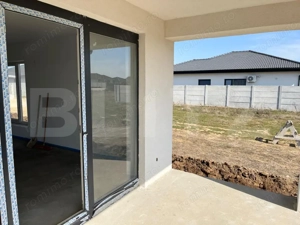 Casa individuala Santandrei cu gard imprejmuire din placi de beton