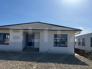 Casa individuala Santandrei cu gard imprejmuire din placi de beton