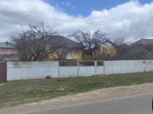 vand casa in centrul satului Stoisesti, com. Banca, jud. Vaslui