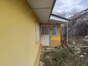 vand casa in centrul satului Stoisesti, com. Banca, jud. Vaslui - imagine 3
