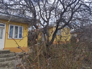 vand casa in centrul satului Stoisesti, com. Banca, jud. Vaslui - imagine 5