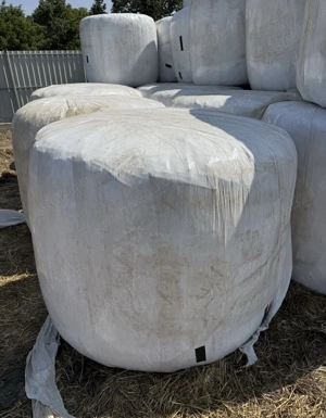 Baloți Infoliati de Siloz și Paie de Mazăre 