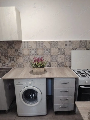 închiriez garsonieră 