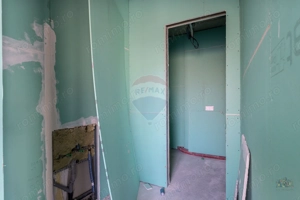 Spatiu ideal showroom/cafenea | vitrine + terasa - imagine 10