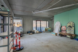 Spatiu ideal showroom/cafenea | vitrine + terasa - imagine 9