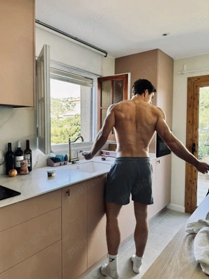 Anunțul este valabil pentru femei și fete.