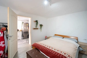 Casa cu 300 mp de teren , acces auto si dublu front in Nufarul