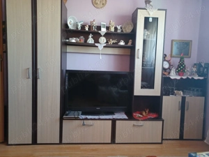 Vând bibliotecă, două canapele și dulap