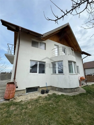 Casa spatioasa cu etaj si curte  #238;n Ghimbav - imagine 3