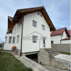 Casa spatioasa cu etaj si curte  #238;n Ghimbav - imagine 2