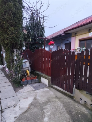 Apartament la casa curte comuna zona Semicentrala