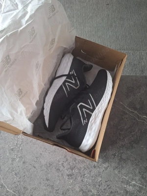 adidasi new balance nr 41-41,5