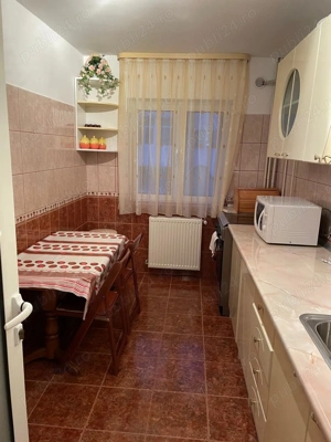 Închiriez apartament 2 mobilat centrală proprie - imagine 3