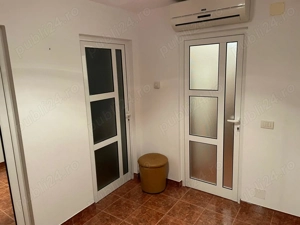 Închiriez apartament 2 mobilat centrală proprie - imagine 6