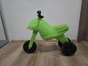 Motocicleta verde pentru copii