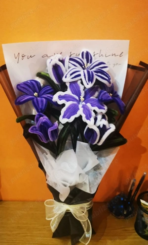 Flori din sarma plusata