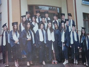 vand sau inchiriez robe ideal pt cl 8 sau 12 