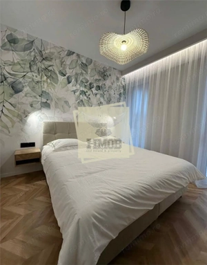 Apartament lux 3 camere 2 bai 3 balcoane 2 parcari si piscina