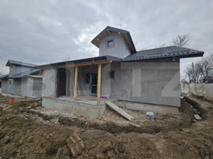 Casa frumoasa cu 3 camere in Ciurbesti - imagine 2