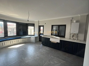 Eleganta la malul lacului- Vila premium cu ponton privat. - imagine 2