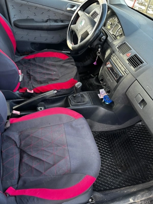 Skoda fabia,1.4 benzina,2001,acte la zi,fiscal,proprietar ,masina merge si se prezinta bine. - imagine 2