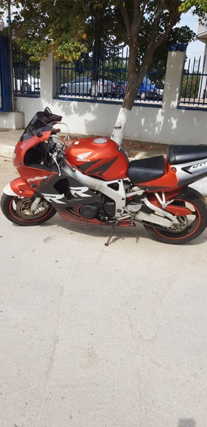 Vând motocicleta HONDA CBR900