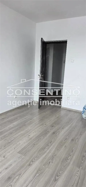 Se vinde imobil cu 2 camere , bdul N. Balcescu , liber , decomandat - imagine 2