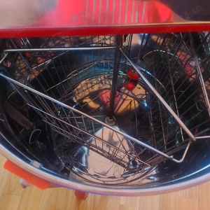 Vând storcător manual pentru miere de albine (3 rame) - INOX  - imagine 4