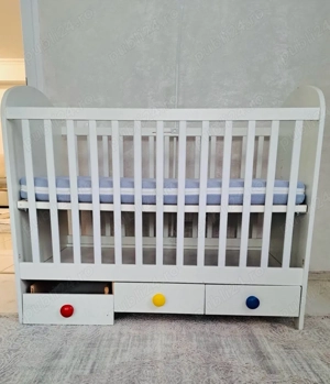 vand patut in stare foarte buna dimensiune 120 60+saltea si suport de baldachin inclus