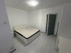 Garsonieră modernă, pat matrimonial, etaj intermediar, preț excelent