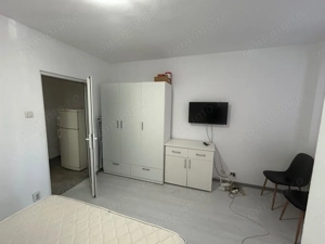 Garsonieră modernă, pat matrimonial, etaj intermediar, preț excelent - imagine 3