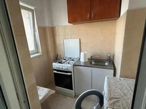 Garsonieră modernă, pat matrimonial, etaj intermediar, preț excelent - imagine 5