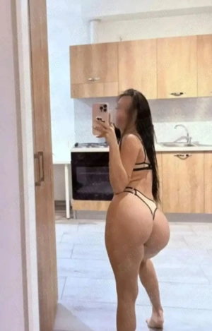 Buna sunt o brunetă sexy in Oradea 