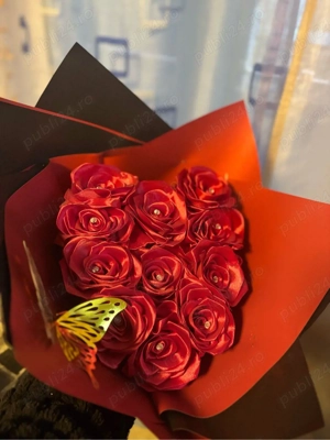 trandafiri din satin