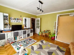 Apartament DECOMANDAT cu 3 camere si 2 bai SAGULUI.