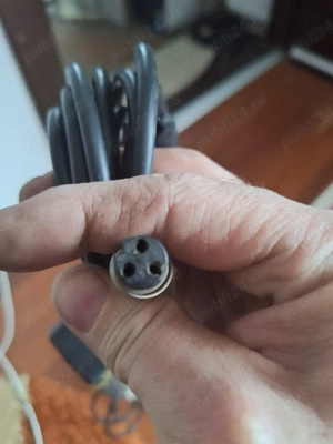 Încărcător  cu 3 pini 24v 1,8A