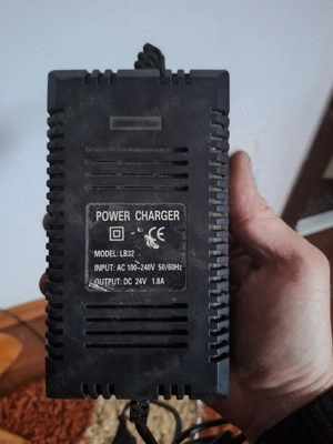 Încărcător  cu 3 pini 24v 1,8A - imagine 2