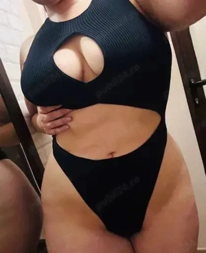 Blonda matura prima data în oraș 