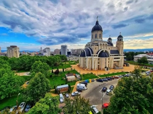 Zonă Centrală- spațiu vizibil stradal- amenajat salon modern beauty 