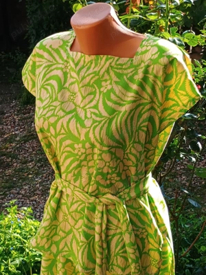 Realizate manual,crosetate sau croite si cusute