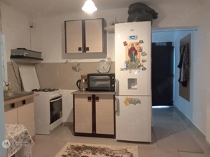 Vind  garsonieră  spațioasă  la curte  comuna   in zona  Mihai  Viteazu   - imagine 7