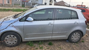 Vând Golf 5 pentru piese