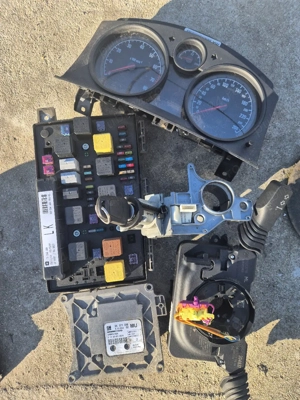 piese astra h 2012,cod A16xer,cod culoare z20z - imagine 3