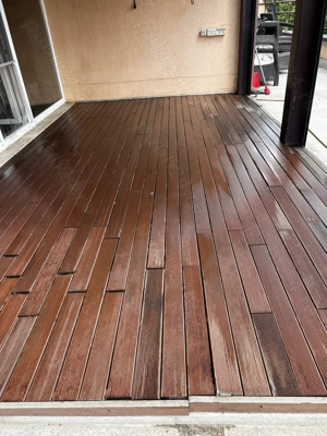 Vând lemn bun pentru deck sau gard 13,23 mp cu accesorii montaj