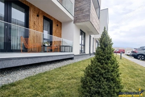 Rezidenta cu vibe de vacanta, mobilata, accesorizata cu terasa, boxa si parcare - imagine 12